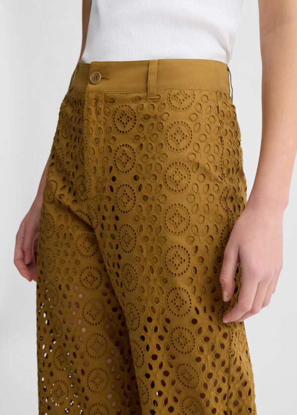 Pantaloni cropped con ricami - immagine 2